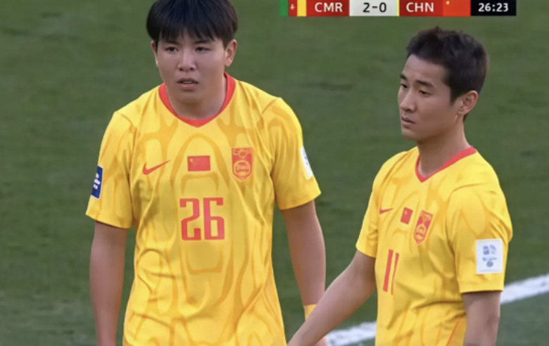 开云官网-国足0-2仅1小时，韩媒幸灾乐祸！一国脚跟对方交换球衣，名字曝光